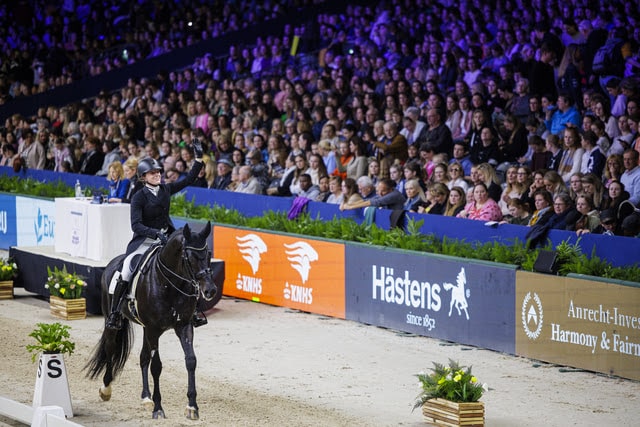 Flore de Winne und Flynn FRH, hier im Januar in Amsterdam (NED) abgebildet, sind eines von zwei belgischen Paaren, die in 10 Tagen beim FEI Dressage World Cup™ Finale 2024 in Riad (KSA) antreten werden. (FEI/Leanjo de Koster)