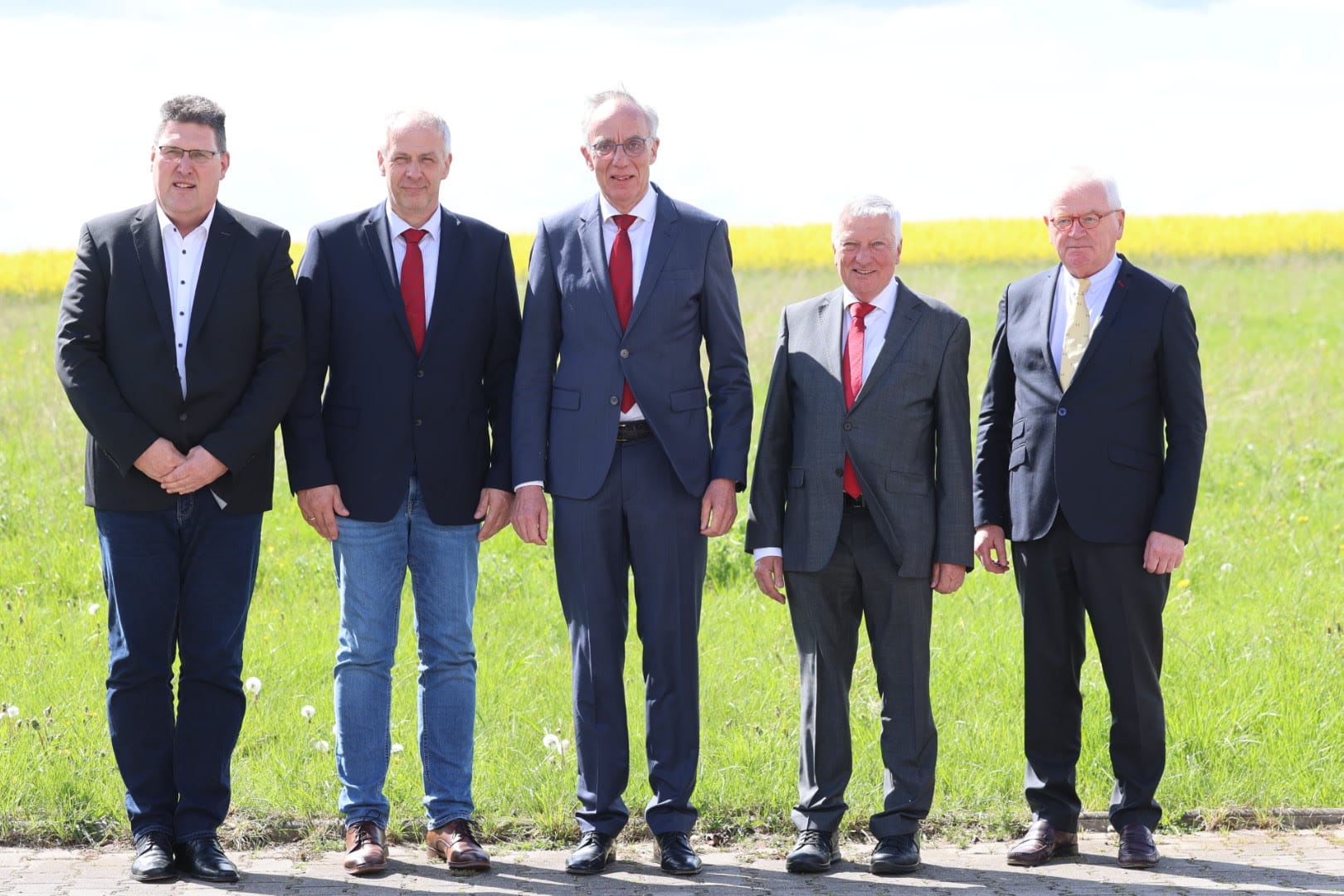 Der neue Vorstand des Trakehner Verbandes v.l.n.r.: Zweiter Beisitzer Lars Derlin, Zweiter Stellvertretender Vorsitzender Christian Röhl, Erster Vorsitzender Dr. Norbert Camp, Erster Stellvertretender Vorsitzender Dr. Hans-Peter Karp, Erster Beisitzer Josef Kirchbeck Foto: Sigrun Wiecha