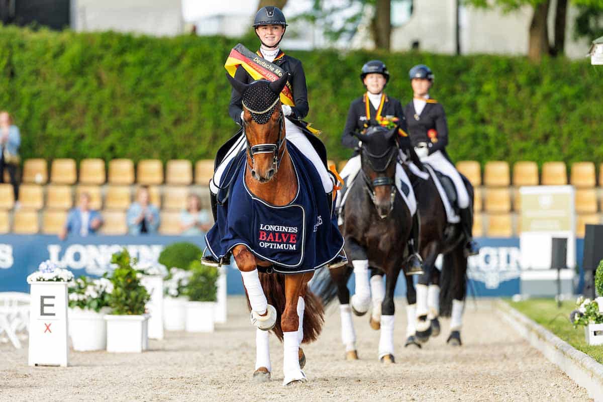 Die erste Entscheidung in Balve ist gefallen. Semmieke Rothenberger und Farrington verteidigen ihren Titel vor Anna Schölermann und Bon Scolari und Lia Welschof und GB Dolcino. Foto: (c) Stefan Lafrentz