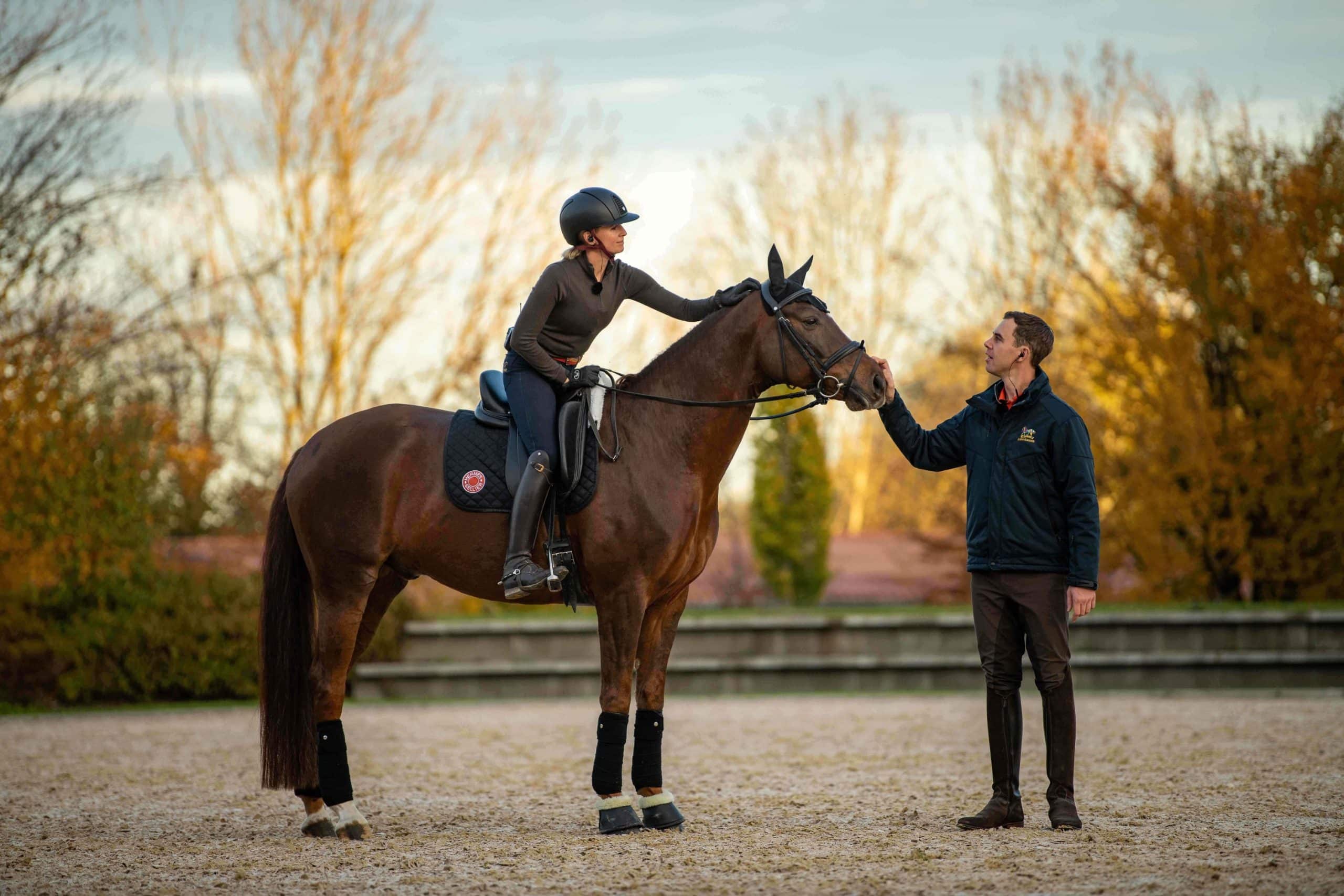 Gemeinsam führen Jessica von Bredow-Werndl und Benjamin Werndl ihren Ausbildungs- und Turnierstall „Aubenhausen – Home of the Dressage Horse“. (Foto: Volker Paetzold)