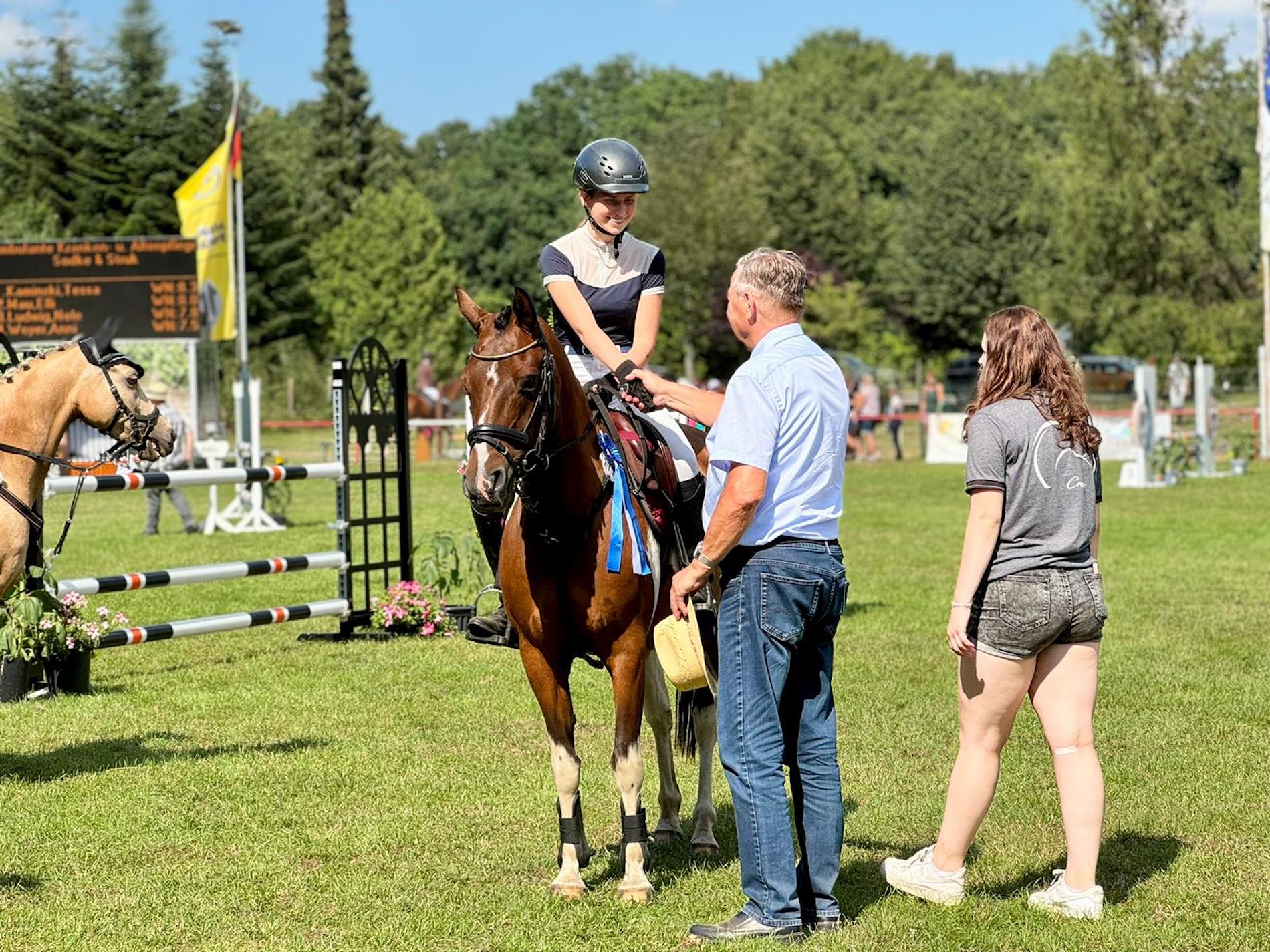 Heimerfolg für eines der jüngsten Mitglieder im Boocker SV 62 - Anni Weyer wird Vierte mit Show-Lady im Stilspringen Kl. E beim Pferdefestival Stettiner Haff. (Foto: Giese)