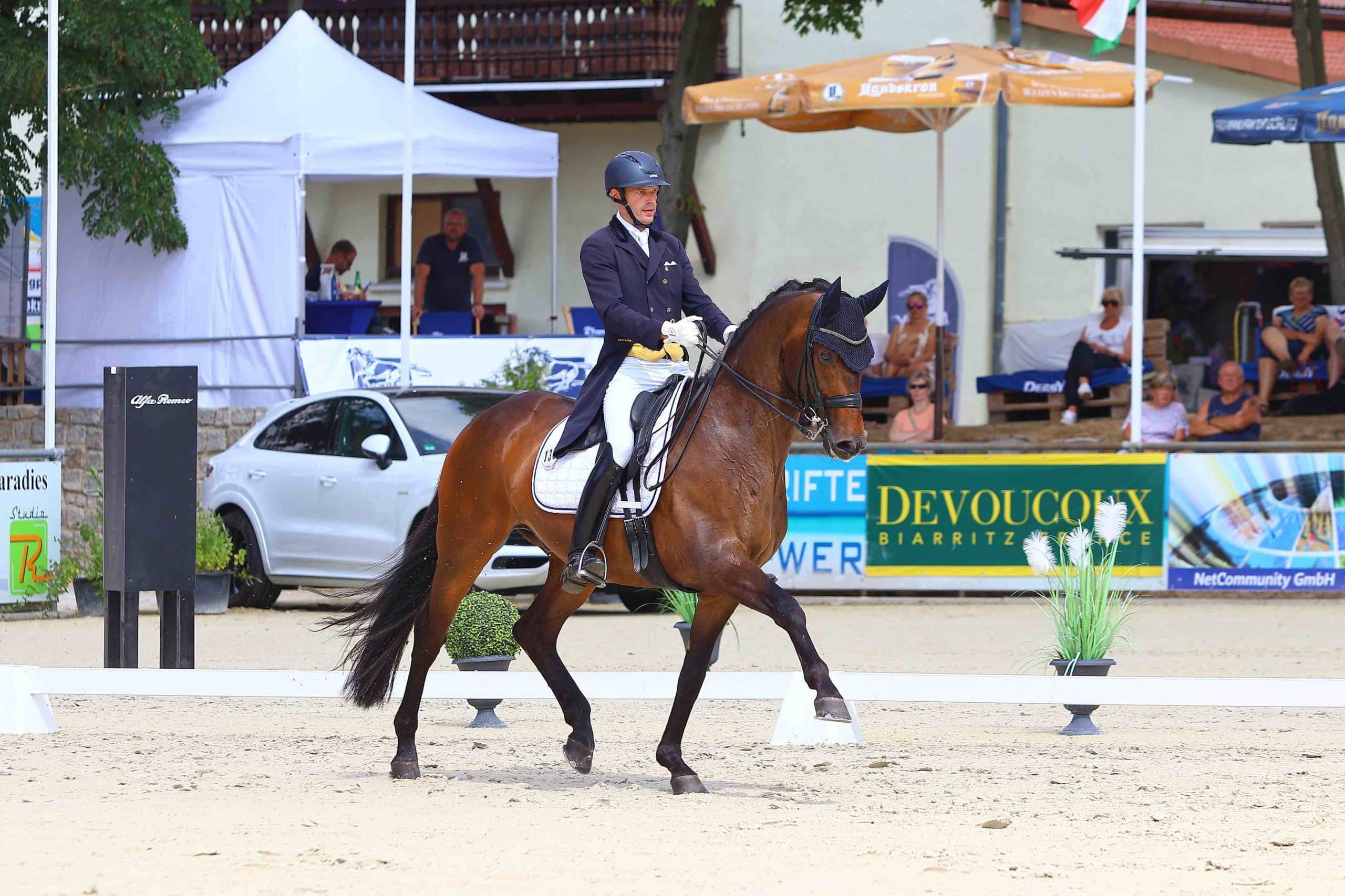 Görlitzer Summerweeks mit Spring- und Dressursport, wie dem Nürnberger Burg-Pokal. Hier Thomas Wagner mit Wynton`s Son. (Foto: B. Placzek)