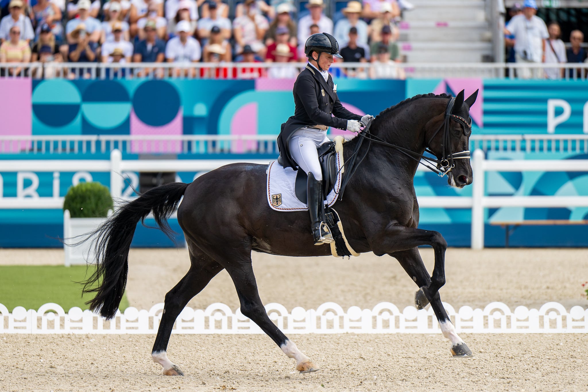 Isabell Werth (GER), neue Nummer 1 der FEI Dressage World Ranking – Athletes, startet bei den Olympischen Spielen 2024 in Paris mit Wendy de Fontaine. FEI / Benjamin Clark