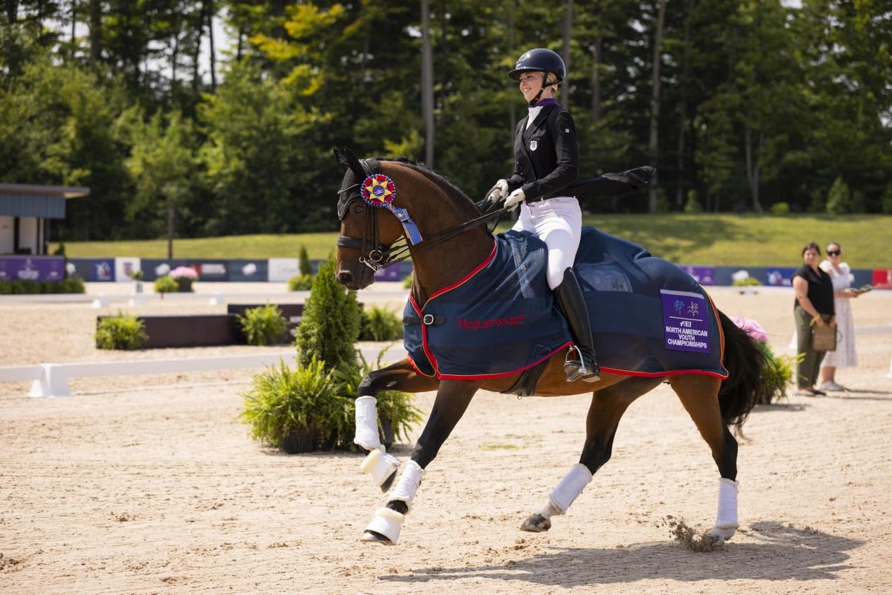 Kat Fuqua & Dreamgirl, Gewinnerinnen der Dressurkür der jungen Reiter bei den FEI North American Youth Championships 2024 in Williamsburg (USA) © FEI/ MeganGiese/TCHS