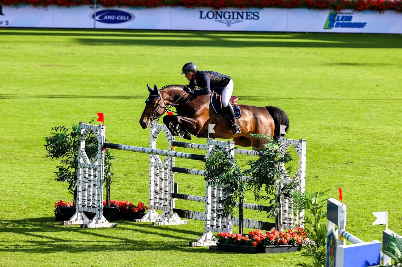 Olivier Philippaerts rast am ersten Tag des Summer Festival 3 in der Longines Tops International Arena zum Sieg