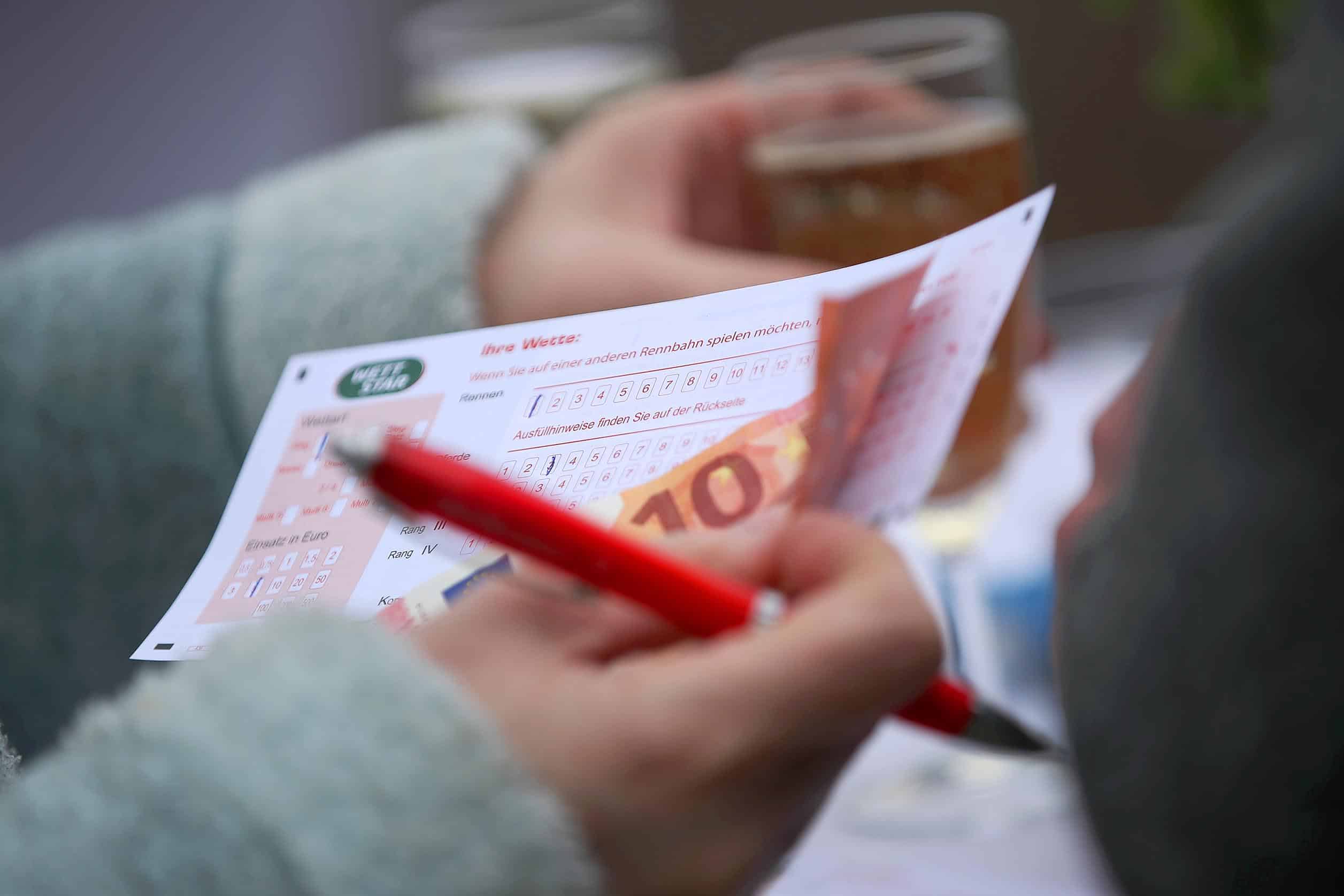 Berlins Großer Preis in Hoppegarten - ein Fest auch für Wettbegeisterte. (Foto: marcruehl/maximilian koch)