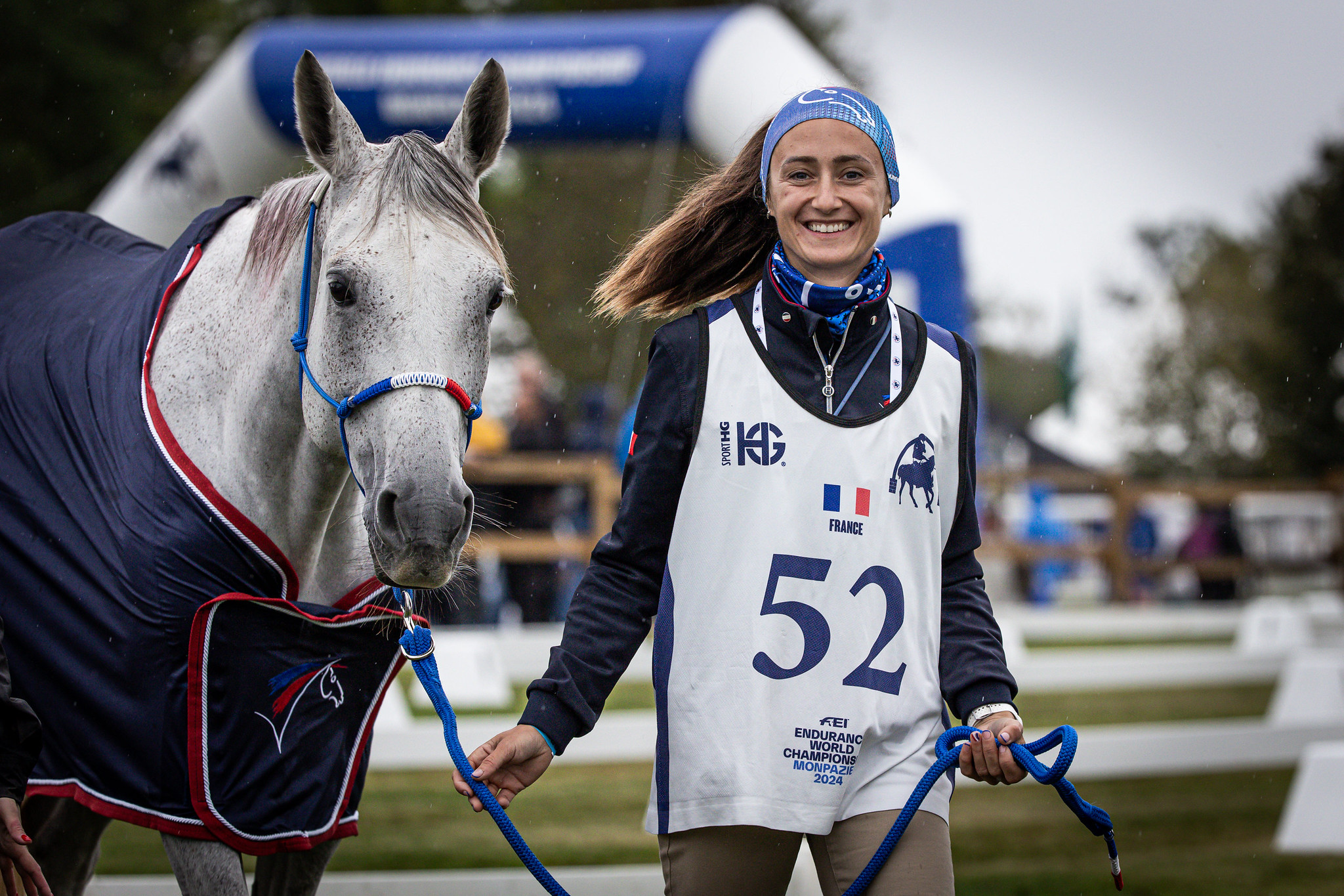 Clementine CHAUD (FRA) auf DOHA D'ARTAGNAN AA, FEI Endurance World Championship – Monpazier (FRA) September 2024, Erste Pferdeinspektion Copyright ©FEI/Massimo Argentiano