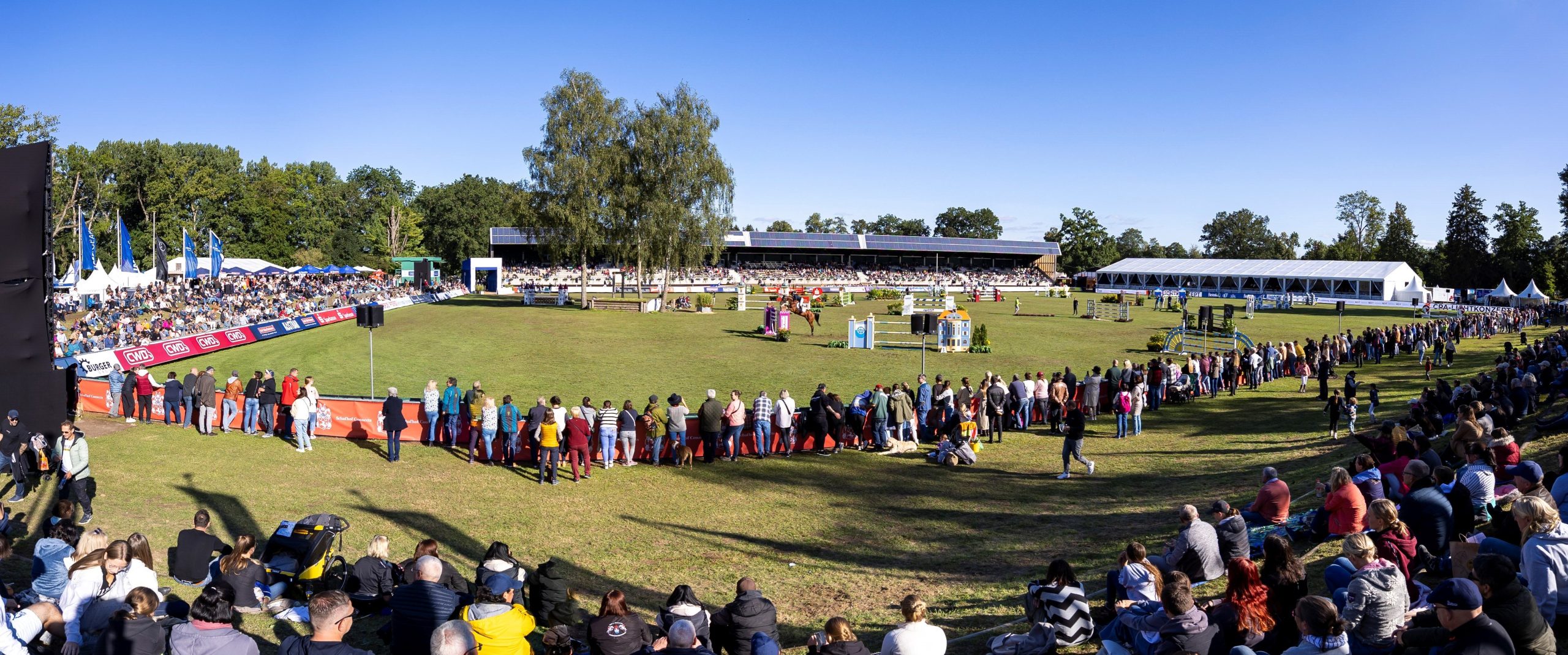 Großes Publikumsinteresse bei der Neuauflage des CHI-Donaueschingen Fotografenhinweis: reitsport-hellmann.de