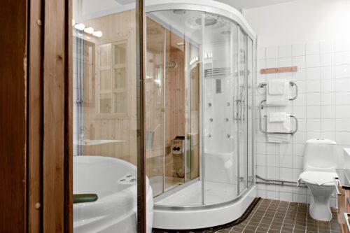 Suite Bathroom BW Hotel Arctic Eden