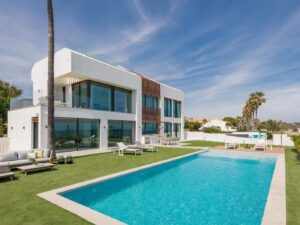 House of Marbella A beach front oasis on the prestigious New Golden Mile 18 300x225