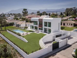 House of Marbella A beach front oasis on the prestigious New Golden Mile 40 300x225