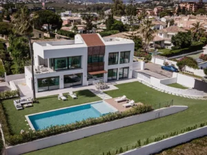 House of Marbella A beach front oasis on the prestigious New Golden Mile 41 300x225