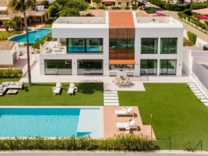 House of Marbella A beach front oasis on the prestigious New Golden Mile 43 300x225