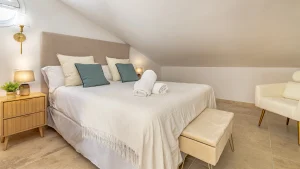 Tucked away in the prestigious area of Nueva Andalucia House of Marbella 1 4 300x169
