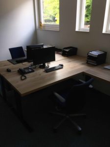 kantoorinrichting Computer werktafels | Hout en Vorm