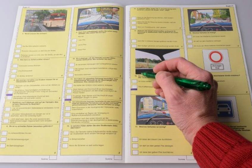 اللاجؤون العرب في المانيا يقبلون على اختبارات القيادة باللغة العربية