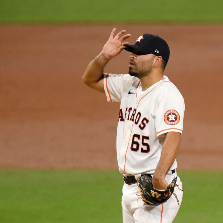 Urquidy gana su primer juego del 2021 con Astros