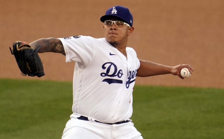 Sale Julio Urías sin decisión por Dodgers