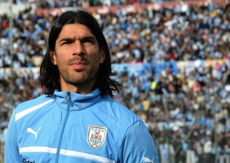 “Loco” Abreu se retira como futbolista profesional