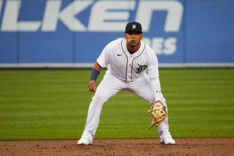 En blanco Isaac Paredes en su retorno a MLB