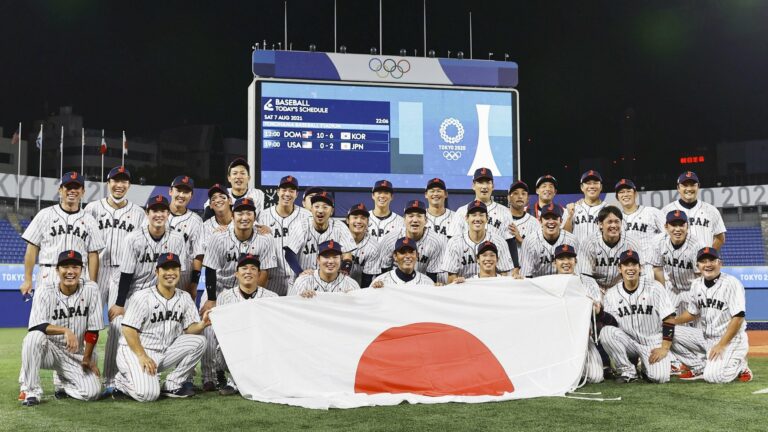 Japón se impone a EU y gana la medalla de oro en beisbol