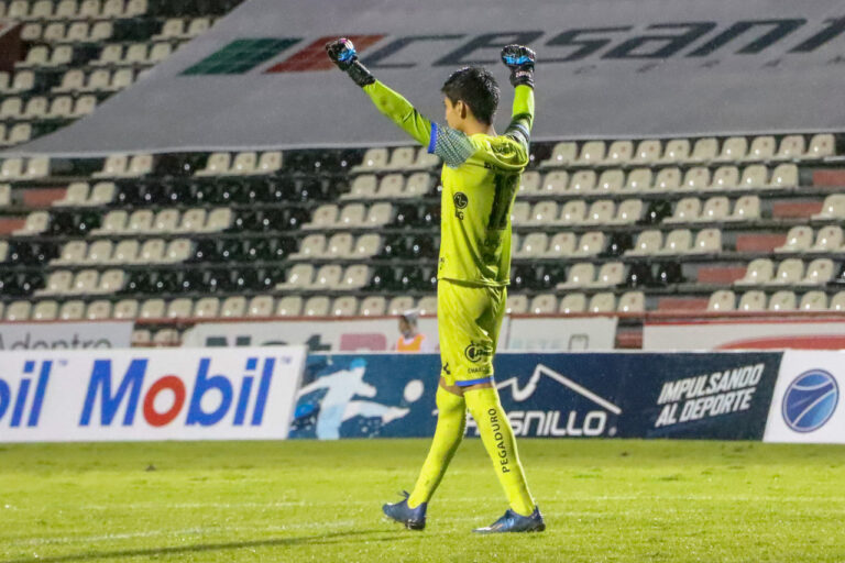 Dorados golea a Mineros y regresa a la cima