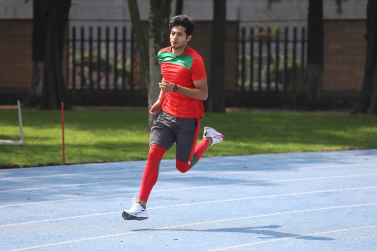 Victor Castro se entrena en el CNAR