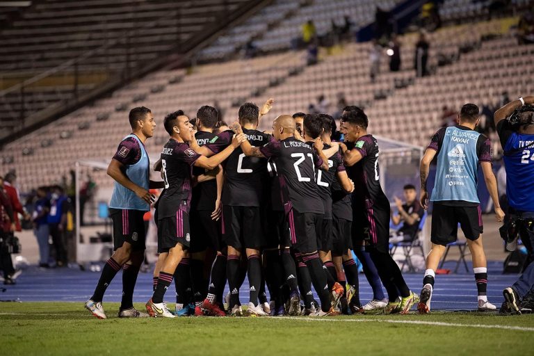 México saca ajustado triunfo ante Jamaica