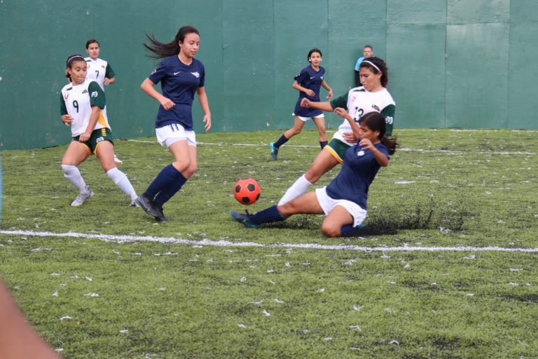 Águilas UAS le pega al anfitrión en fut barda femenil