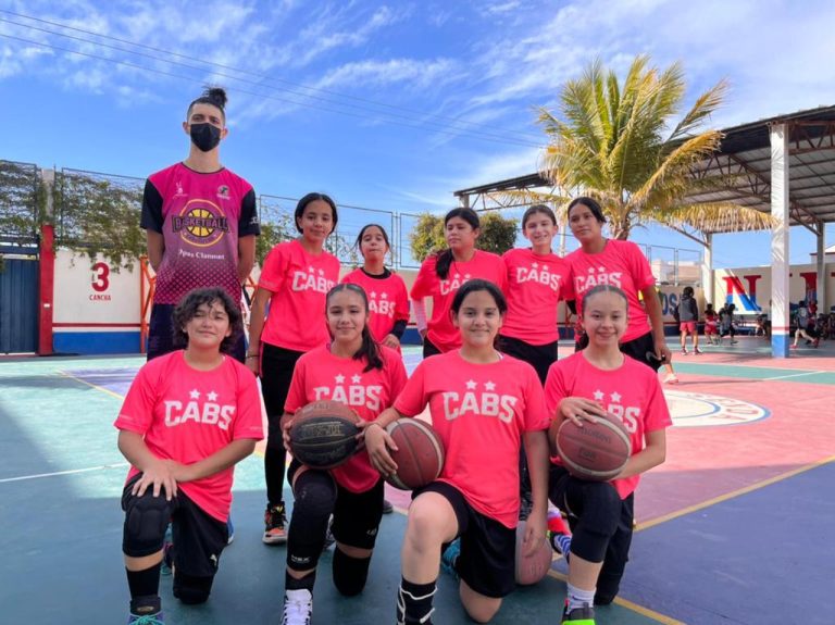 Las niñas de la Academia de Caballeros con la mirada firme en sus siguientes compromisos