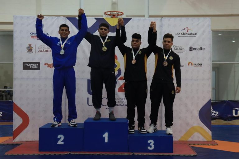 Pedro Bello Soto, medallista de oro de la UAS en luchas de la UACJ 2022