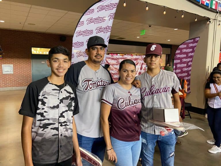 Tomateros celebra junto a su afición el LaMP Day