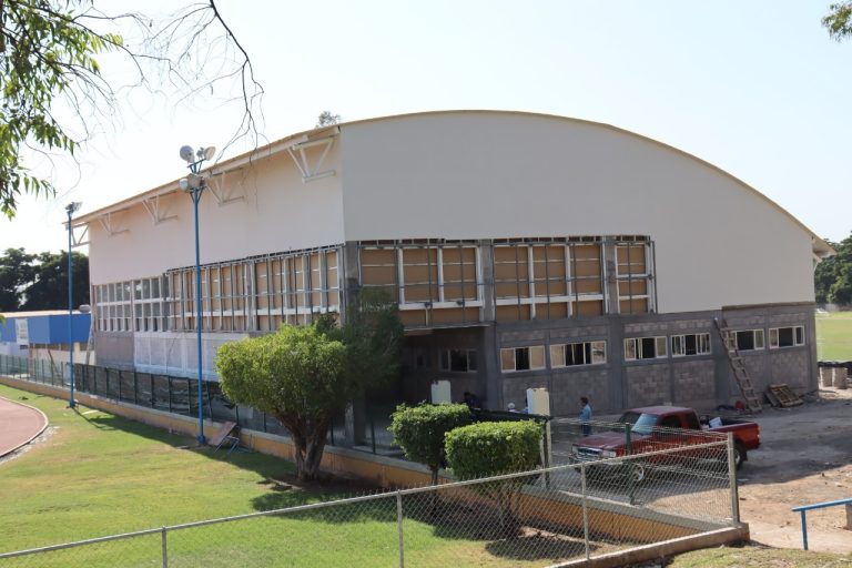 Avanzados los trabajos en alberca y gimnasio de halterofilia