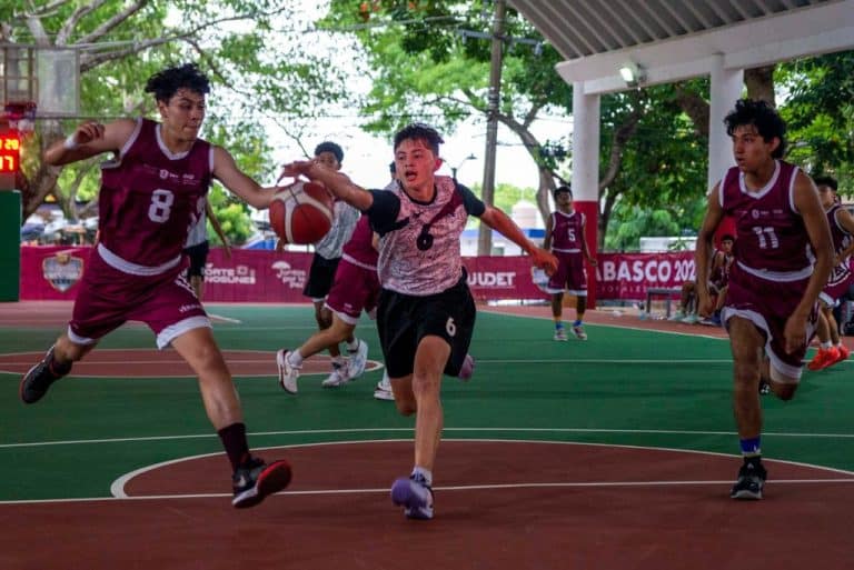 Divide la varonil al inicial el Basquetbol