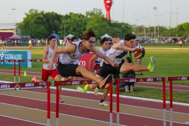 Tres oros y nuevo récord nacional en atletismo