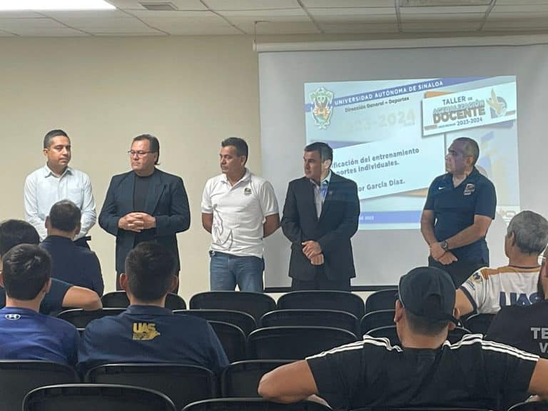 Gilberto Berrelleza, inaugura taller de actualización para entrenadores UAS