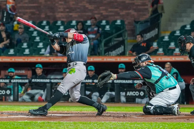 Tomateros domina a Naranjeros con espectacular pitcheo