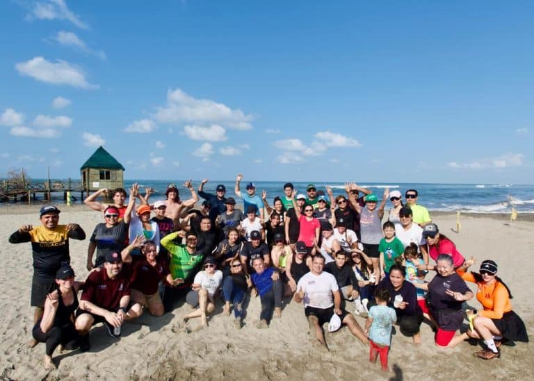 Todo un éxito la clase masiva de funcional en la playa