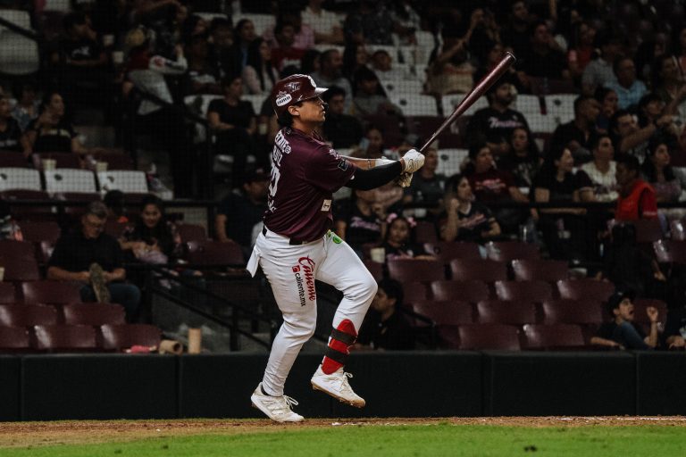 Espectáculo de cuadrangulares en el tercero de la serie en el Estadio Tomateros