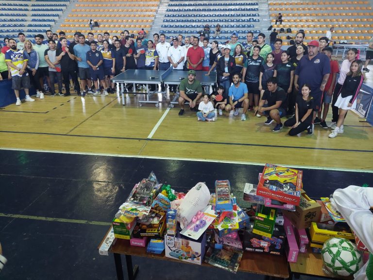 Celebran torneo navideño de tenis de mesa en la UAS