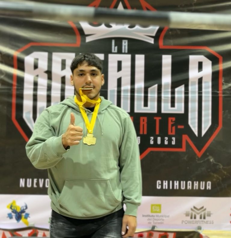 Felicita director del IMDEC a Jorge Beltrán, ganador de dos medallas de oro en Selectivo Regional de Powerlifting