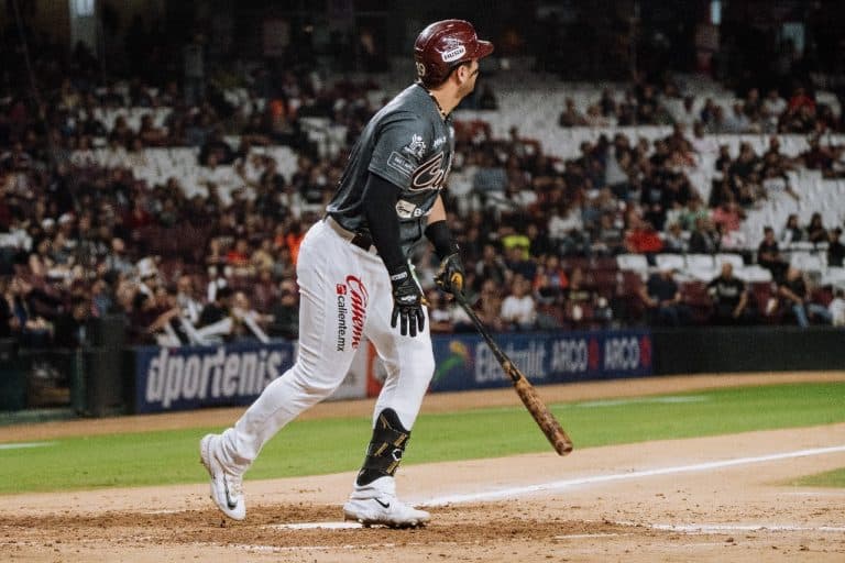 Caen los guindas en el primero de la serie