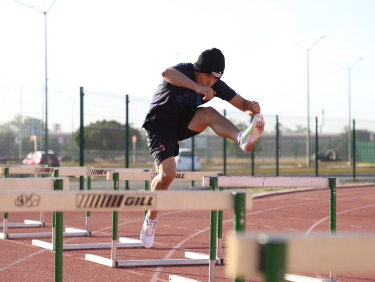 Felices deportistas por regresar a la pista