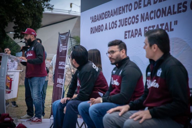 Juan de Dios Gámez abandera a la Delegación Culiacán que participará en la Etapa Estatal de los Juegos Nacionales CONADE 2024