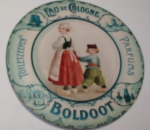 Emaille reclamebord van Eau de Cologne merk "Boldoot". 