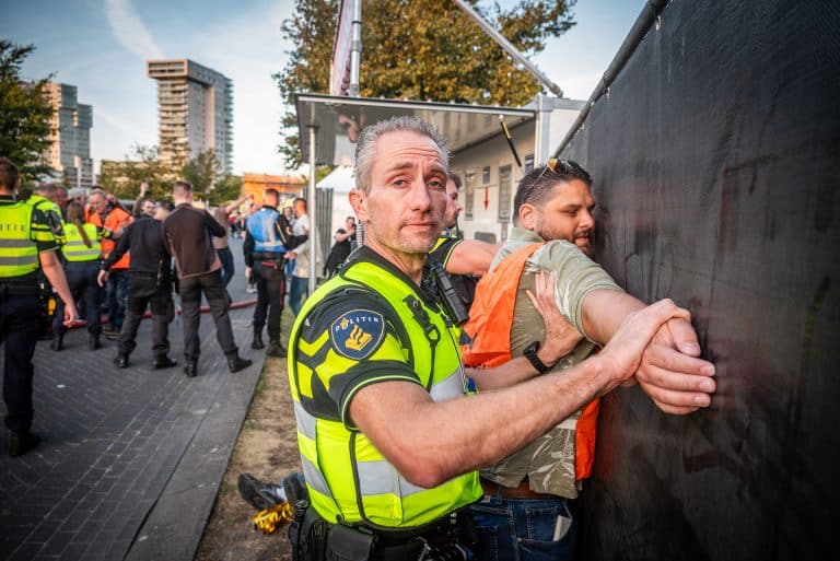 Minder incidenten bij voetbalwedstrijden, en meer relschoppers voor de rechter