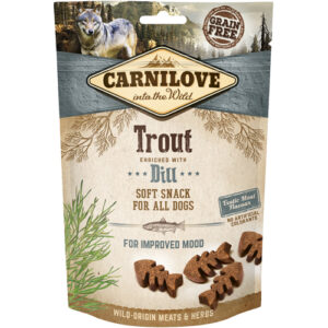 Carnilove Semi moist snack Trout 200g Super lækre godbidder fra Carnilove. De små fiske formede godbidder er semi bløde og lette at tygge. du kan brække dem i mindre stykker så hunden ikke har så lang tyggetid, dog er de også gode som en lækker godbid ved siden af hundetræning. Rigtig gode til hundetræning, når vi skal have hundens kontakt med andre ord, "Hvis hunden kunne vælge". De er lige til at pakke i Godbidstaske KIWI WALKER – Pink – nr. 1 i test og på farten det går. Carnilove posen indeholder 200 gram og er med smart genluk, så godbidderne holder sig friske efter åbning. En godbid til alle hunde uanset alder eller størrelse. Også velegnet til allergihunde. Indeholder ikke sukker, gluten, korn, kartoffel eller smagsforstærker. 