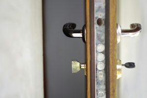 Hvad er fordelene ved at bruge en låsesmed, hvis man låser sig selv ude?