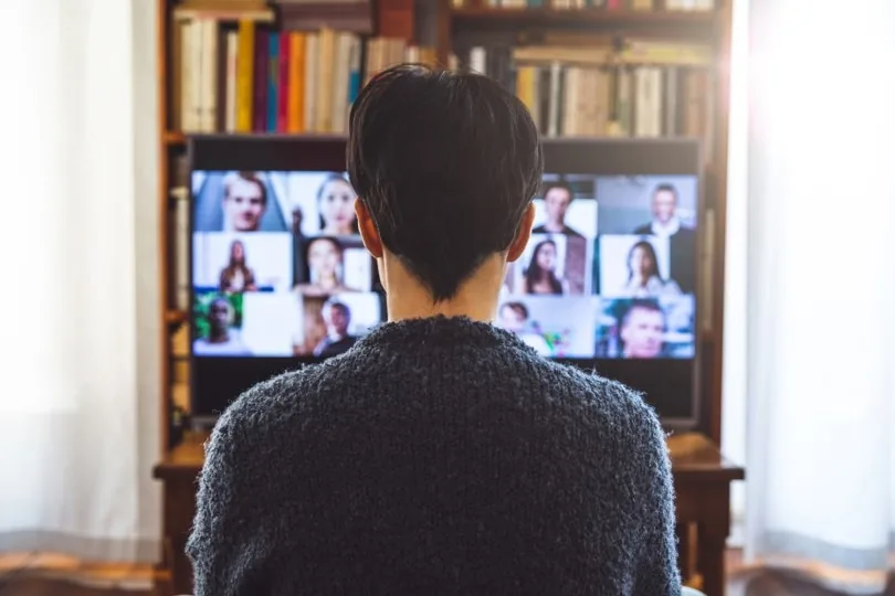 A screen showing a video call gallery: leading at a distance