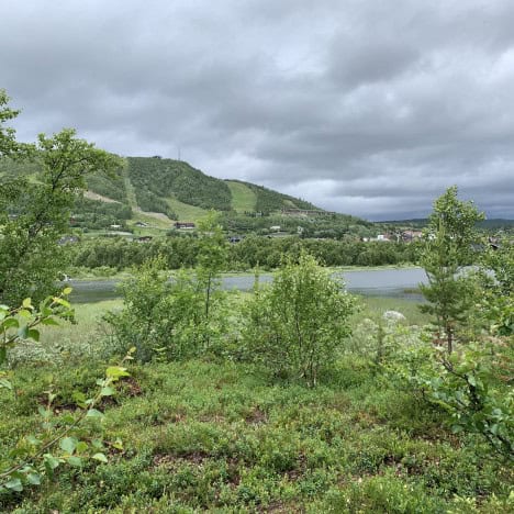 GJENNOM NUMEDALEN OG EN NATT I JONDALEN